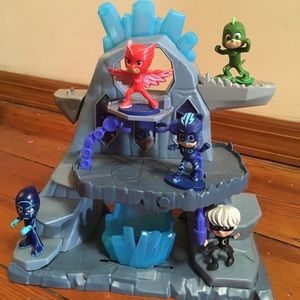 PJ Masks Super Moon Adventure Fortress Playset (includes fortress and 5 figures)